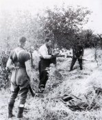 Расстрел пленного комиссара 08.08.1941 г...