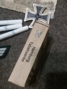 Пачка цигарок стилізована під 3 рейх.