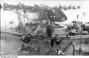 Reichsgebiet,_Flugzeugwerft_mit_Me_323,_Fw_58_1.jpg