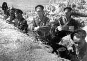 Морские пехотинцы с эсминца Шаумян под Одессой. Август 1941-го..jpg