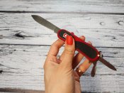 Многофункциональный складной нож от компании Victorinox. Модель Delemont EvoGrip ™ 11 (2.4803.C)