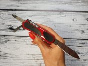 Многофункциональный складной нож от компании Victorinox. Модель Delemont EvoGrip ™ 11 (2.4803.C)