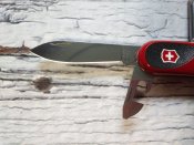 Многофункциональный складной нож от компании Victorinox. Модель Delemont EvoGrip ™ 11 (2.4803.C)