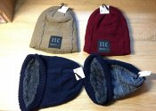 4 новых шапки одним лотом.