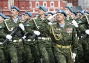 800px-Russian_paratroopers_9_may_2005_a.jpg
