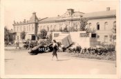 s12-Russland-Ukraine-Rathaus-Schloß-Lenin-Denkmal-Statue.jpg