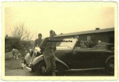 Soldaten mit Mercedes Benz.jpg