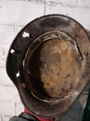 Німецька каска М-40 із обручем та бойовими пораненнями