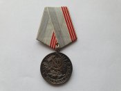 Два комплекта наград