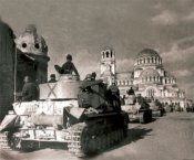 Болгарские танки в Софии.jpg