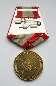 60 лет вооруженных сил СССР = медаль в сохране + чистый документ /удостоверение/