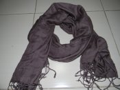 шарф  сірого кольору. заміри : 180 см. Х...