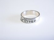Серебряное кольцо с девизом:  «Верность — моя честь».  «Meine Ehre   heißt Treue»