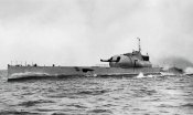 Французская подводная лодка + авианосец...