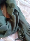 шарф кольору хакі. 100%віскоза.74 см.Х 170 см.б.в.