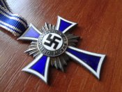 Материнский крест в серебре.