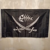 3 сувенирных пиратских флага.