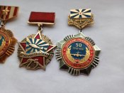 3 юбилейных гвардейских знака авиаполка .