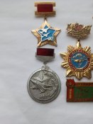6 юбилейных знаков разных авиаполков