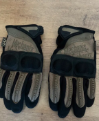 Перчатки mechanix тактические размер m-l отличное состояние Оригинал