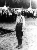 Polish%20prisoners%20constructing%20the%20camp.jpg