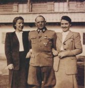 Зепп Дитрих и Марго Шпеер с Анни Брандт по бокам.jpg