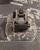 Подпружиненный складной целик UTG Accu-Sync для AR15, mnt-957