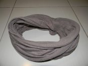 шарф кольору оливка. 100% віскоза. : .85 см. Х  80 см. б/в.