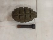 Макет гранаты Ф- 1 с транспортировочной пробкой.