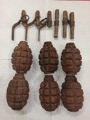 Макеты гранат Ф-1 ( 6 штук) с макетами запалов.
