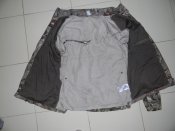 куртка парка Decathlon в захисних кольорах .  Індія.