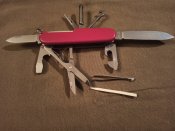 Швейцарський армійський Ніж Victorinox №3, б/в (червоний)