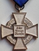 Хрес выслуги в коробці