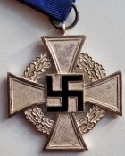 Хрес выслуги в коробці
