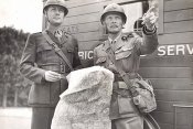 Монтгомери и Стюарт Бенсон ветеран ПМВ, 1июня 1940 г Париж.jpg