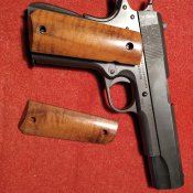 Накладки  ( дерево ) Кольт 1911