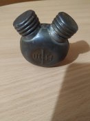 Масленка металлическая двухгорловая.