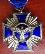 За службу в NSDAP в серебре (За 15 лет выслуги).