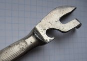 Нож консервный с открывалкой для бутылок завод Труд Вача 1958