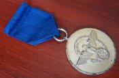 Медаль за 8 лет службы в полиции.