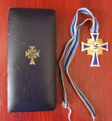 Почётный крест Немецкой матери в золоте в футляре.