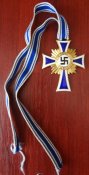 Почётный крест Немецкой матери в золоте в футляре.