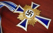 Почётный крест Немецкой матери в золоте в футляре.