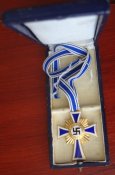 Почётный крест Немецкой матери в золоте в футляре.