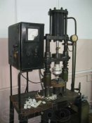 Шприц Пресс для литья пластмасс.jpg