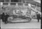 Tank_Renault___[photographie_de_[...]Agence_Rol_btv1b53030441r_1.jpg
