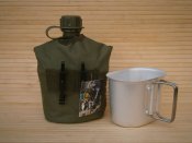 Фляга з кружкою армійська US Army Вottle 1 л пластикова в чохлі олива