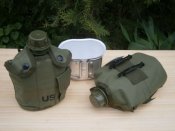 Фляга з кружкою армійська US Army Вottle 1 л пластикова в чохлі олива