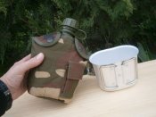 Фляга з кружкою армійська US Army Вottle 1 л пластикова в чохлі Woodland