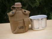 Фляга з кружкою армійська US Army Вottle 1 л пластикова в чохлі Койот